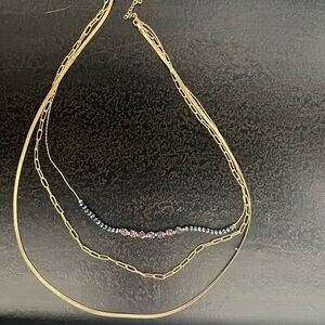 Stunning necklace with colored jewels